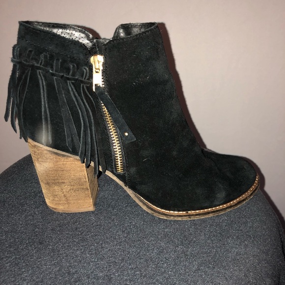 Black suede Aldo booties - barely worn - Picture 2 of 4
